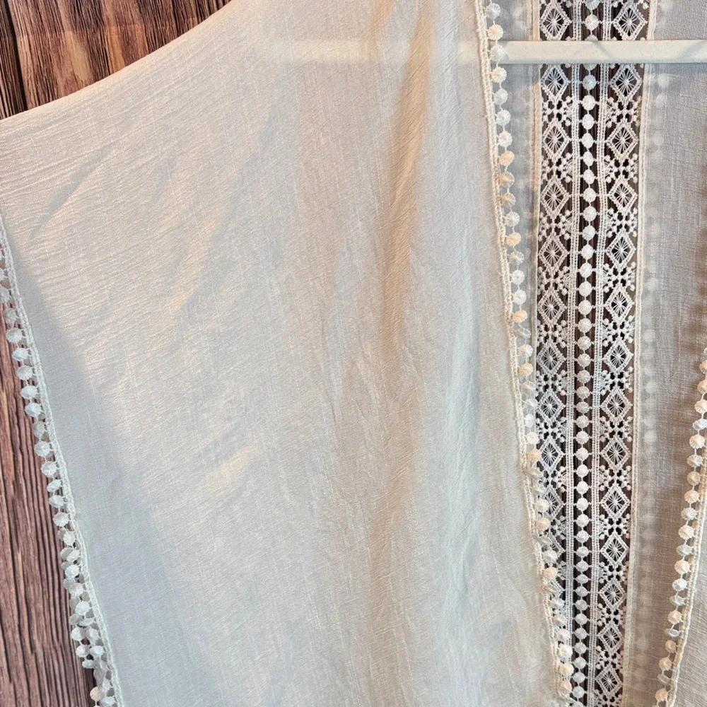Steve Madden Cream Lace Kimono - Picture 5 of 15